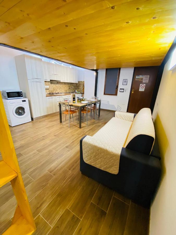 Casa Vacanze Al Civico 72 ピッツォ エクステリア 写真
